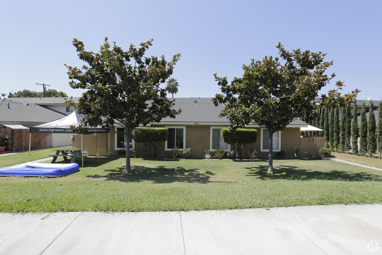 Building Photo - 413 N Tustin Ave