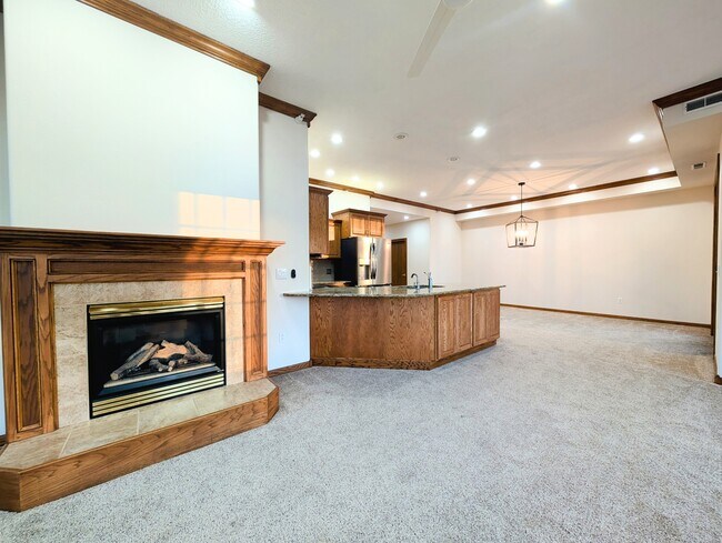 Building Photo - 700 Main St