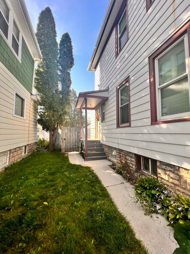 Building Photo - 1722 N 13th St