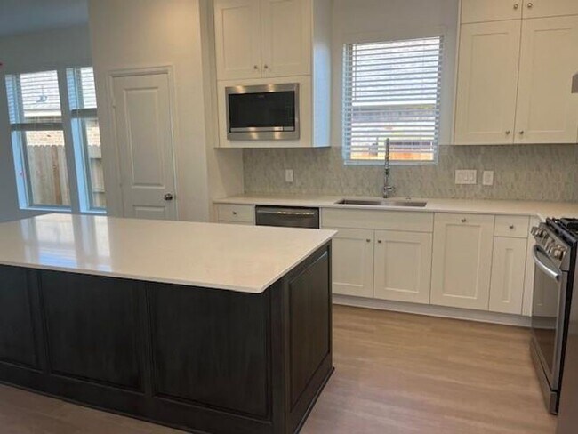 Building Photo - 3004 Avalos Dr
