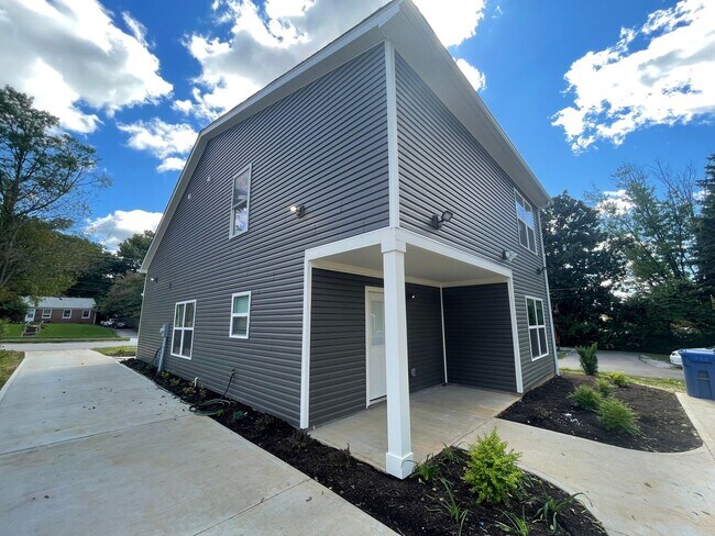 Foto del edificio - Pre-leasing for 25-26 school year