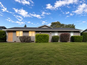 Building Photo - 1707 SE 145th Ct