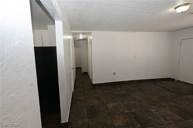 Building Photo - 1007 C St