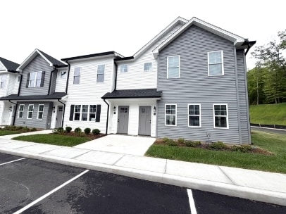 Building Photo - Creekstone Townhomes