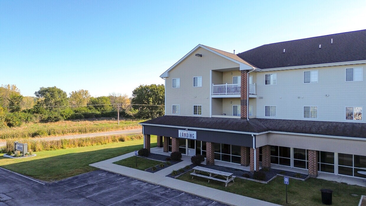 Oficina de arrendamiento - The Landing Ames