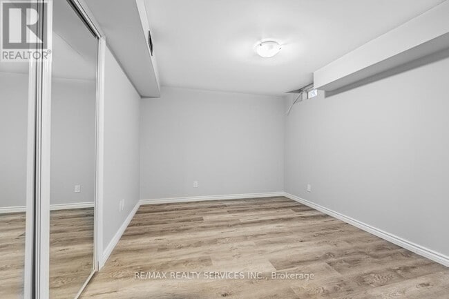 Building Photo - 71 Humberstone Cres