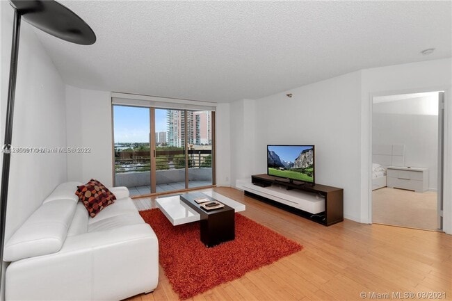 Foto del edificio - 3400 NE 192 St