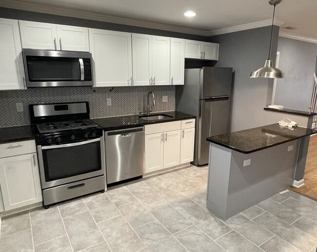 Building Photo - 340 Gusryan St