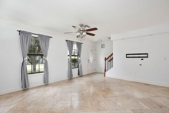 Foto del edificio - Lovely 3/2.5 Spacious Home with a Large Ba...