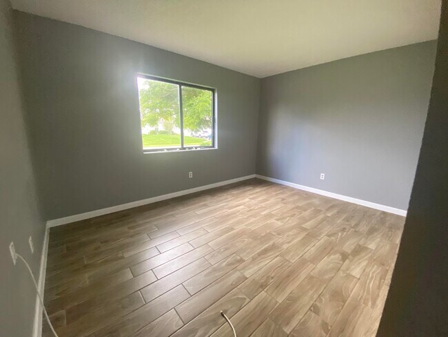 Building Photo - 473 SW Whitmore Dr