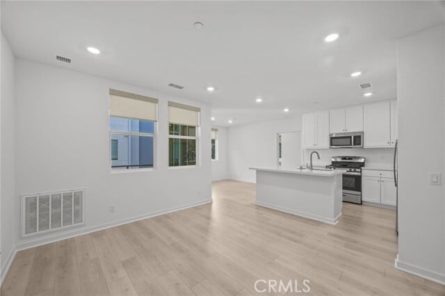 Building Photo - 980 N Tangent Privado