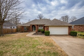 Building Photo - 2803 Foxwood Dr