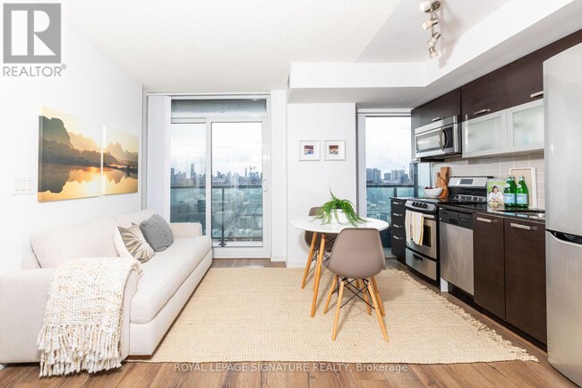 Building Photo - 36 Lisgar St