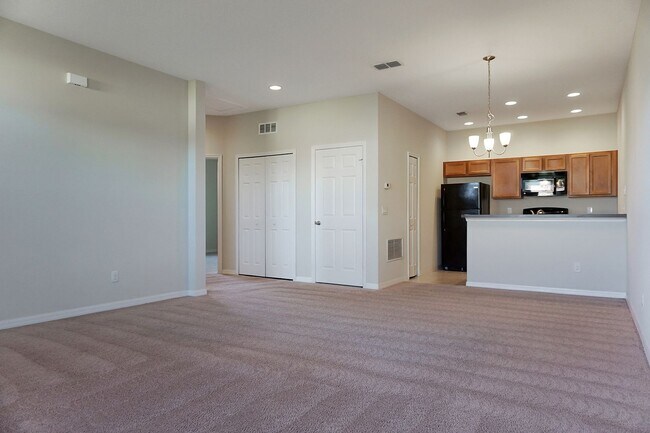 Building Photo - Townhome in Poinciana now available!