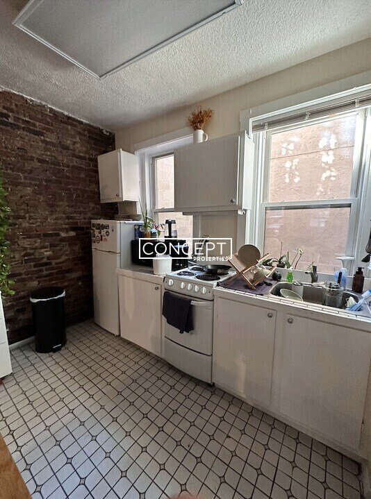 Building Photo - 15 Garden St