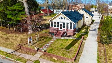 Building Photo - 921 Oak Grove Ave