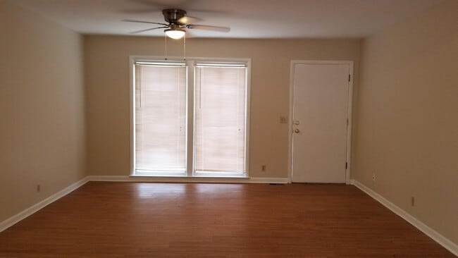 Building Photo - 350 Ladybird Dr