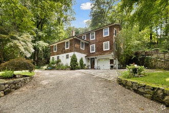 Building Photo - 19 Gaylord Dr N