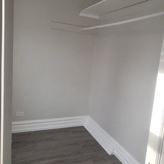 Foto del edificio - 36 W 103rd Pl