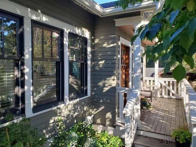 Front Porch - 5446 41st Ave SW