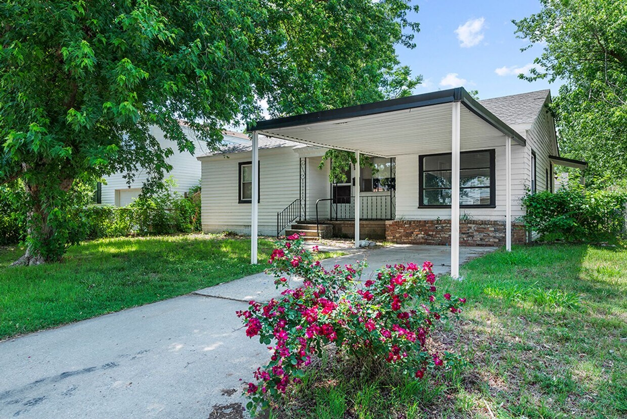 Primary Photo - Charming 3 bed 1 Bath Home Near the Pasco ...