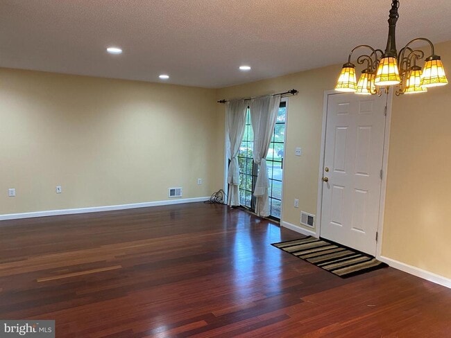 Building Photo - 64 Drewes Ct