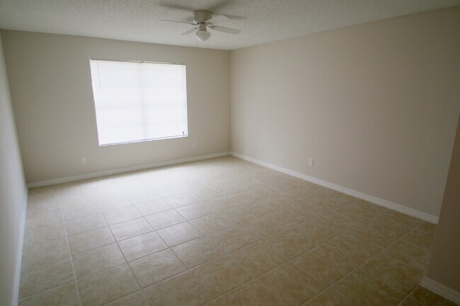 Foto del edificio - Spacious 3BR/2BA Home | Large Yard | Lawn Care Included | Prime Port St. Lucie Location