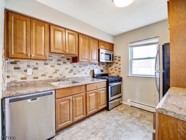 Foto del edificio - 2467 NJ-10