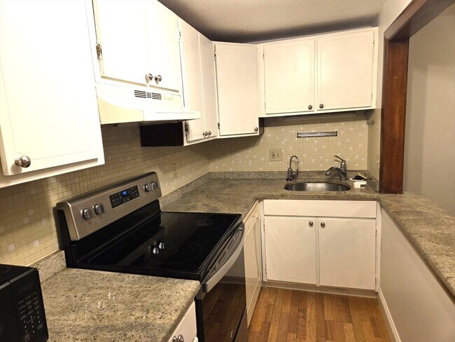 Foto del edificio - 586 Boston Post Rd E