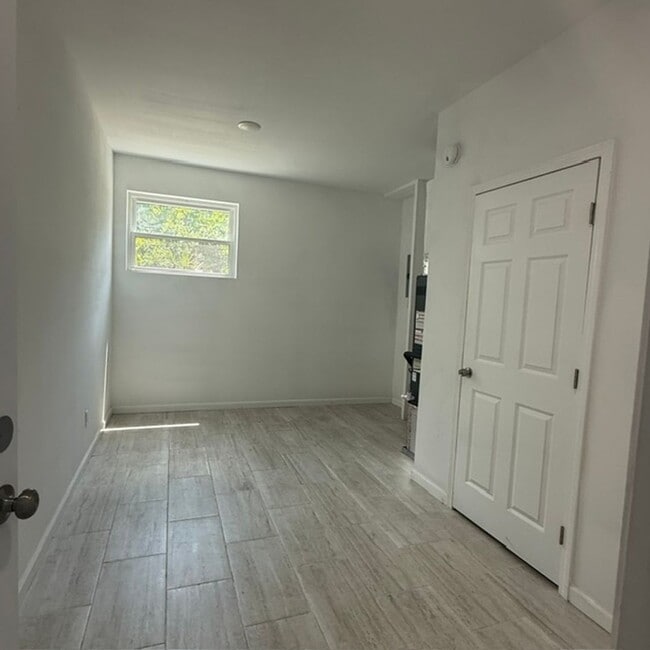 Photo - 1 Bedroom, 1 Bath Cottage w/garage House