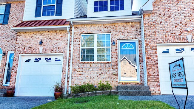 Building Photo - 714 Spence Enclave Ln
