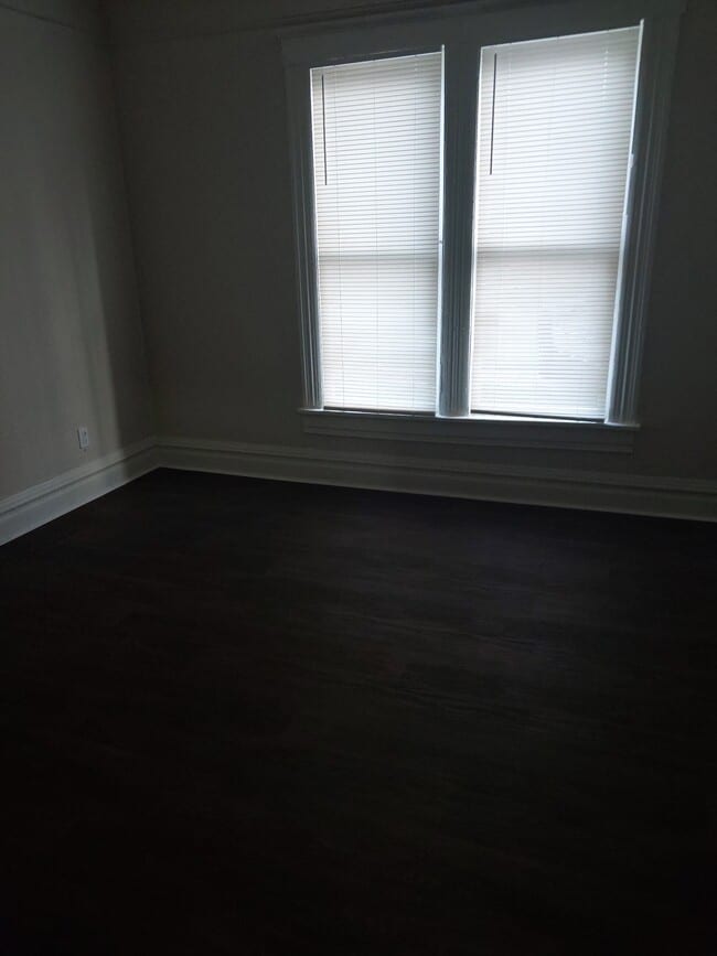 Foto del edificio - 1218 W 11th St