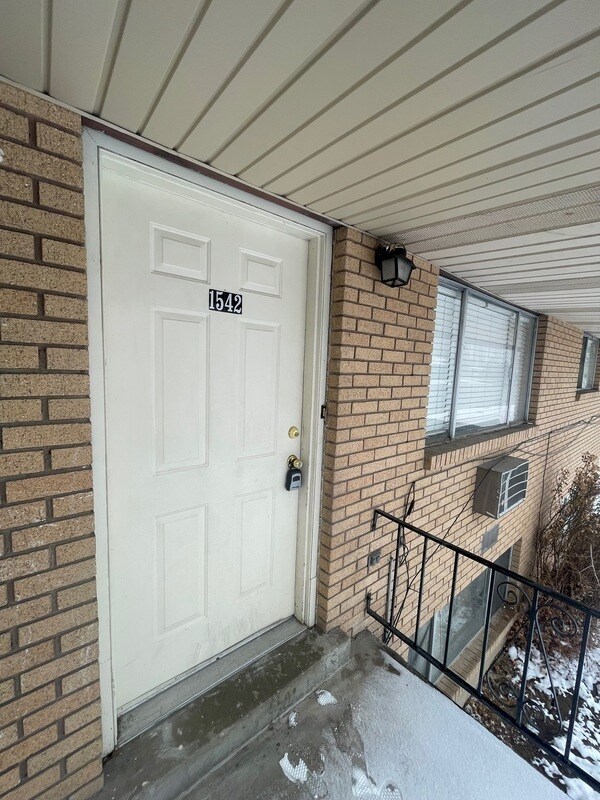 Building Photo - 1542 S 400 E