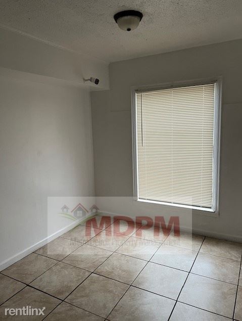 Foto del edificio - 3 br, 1 bath House - 12388 Payton St