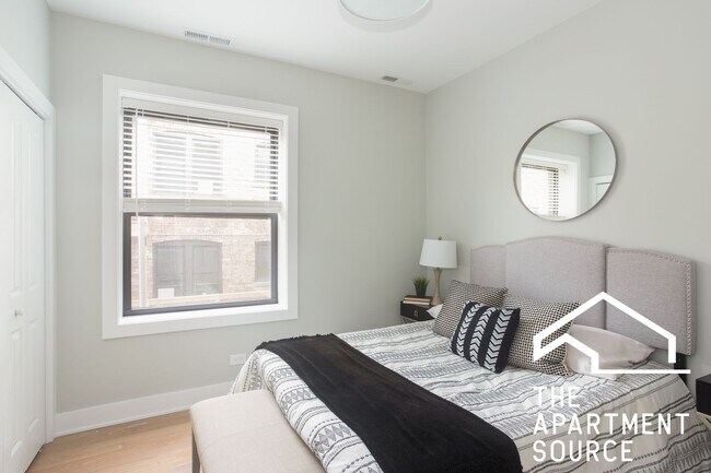 Photo - 4409 N Seeley Ave Apartment