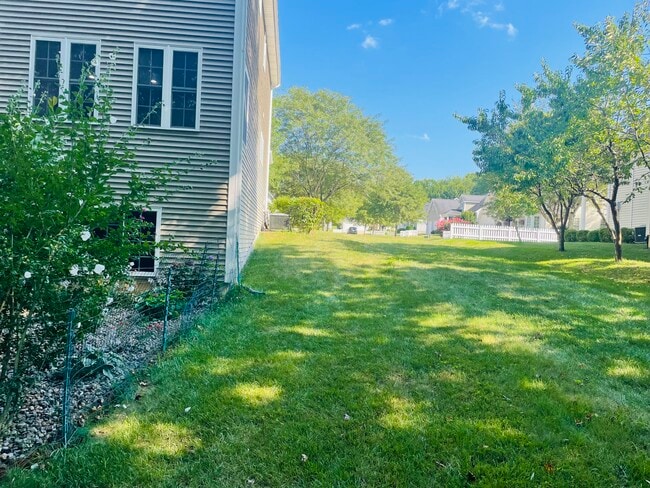 Building Photo - 5670 Honey Locust Dr