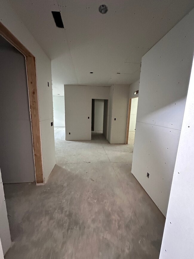 Building Photo - 570 Aurora Blvd