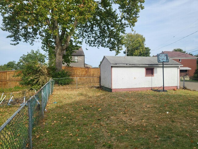 Building Photo - 202 Jarvis St