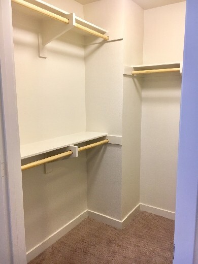 Building Photo - Room for Rent in desirable area
