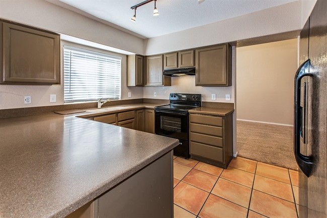 Building Photo - 8222 N Paseo del Rancho Escondido