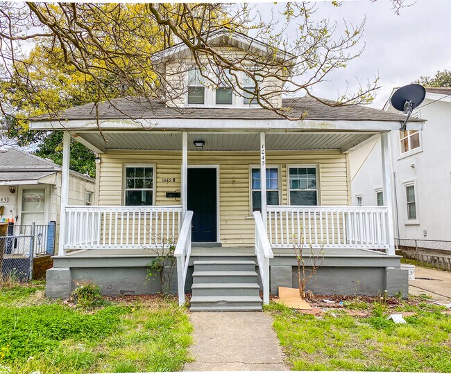 Building Photo - 1045 W 37th St