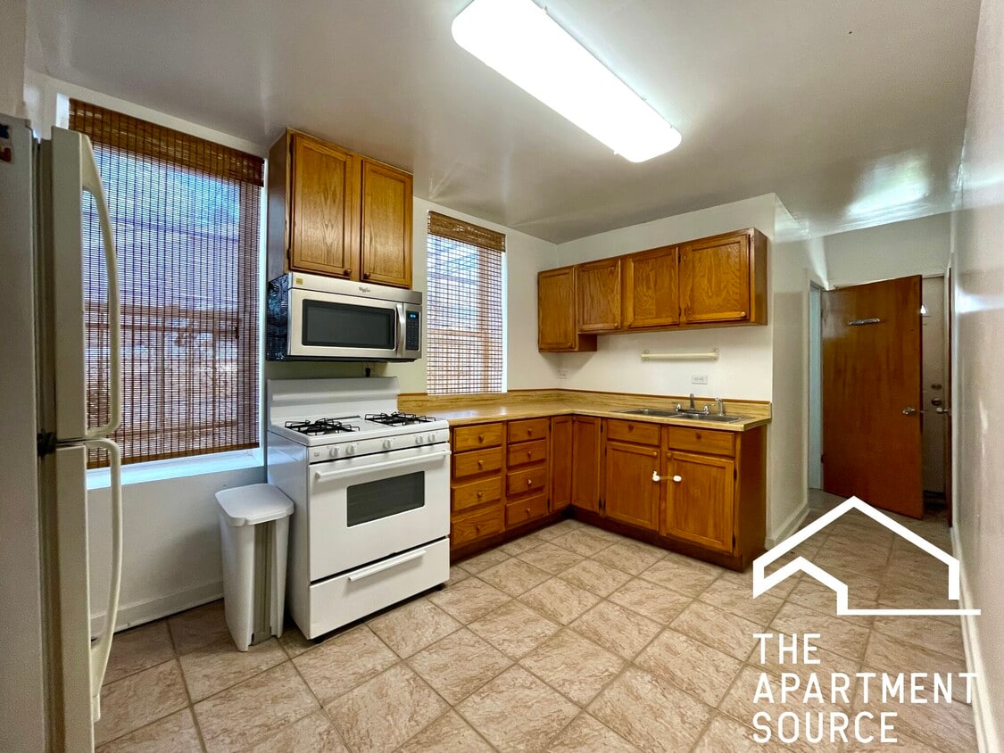 Photo - 3531 W Dickens Ave