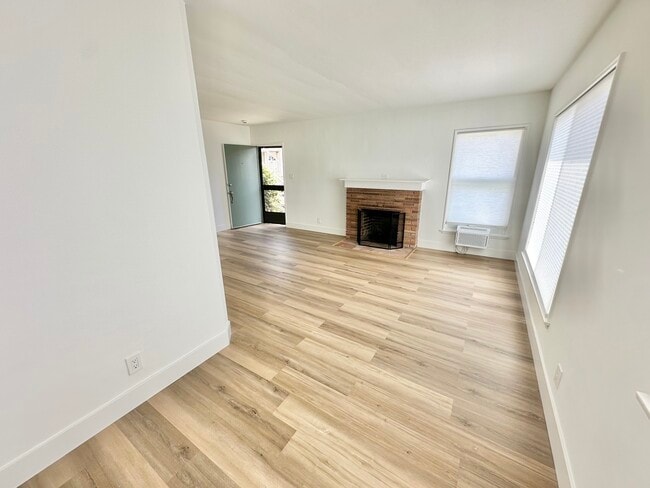 Building Photo - 1210 Huntington Dr