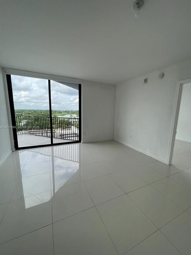 Foto del edificio - 5300 Paseo Blvd