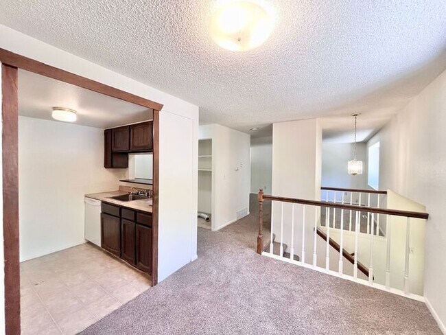 Foto del edificio - Great 2 bedroom 1 bathroom Duplex with att...
