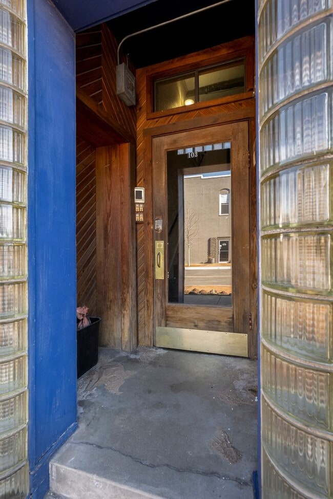 Building Photo - 103 Holcomb St