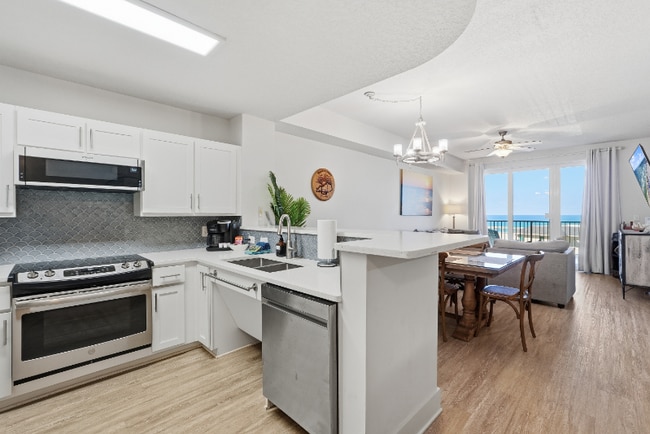 Foto del edificio - 15928 Front Beach Rd