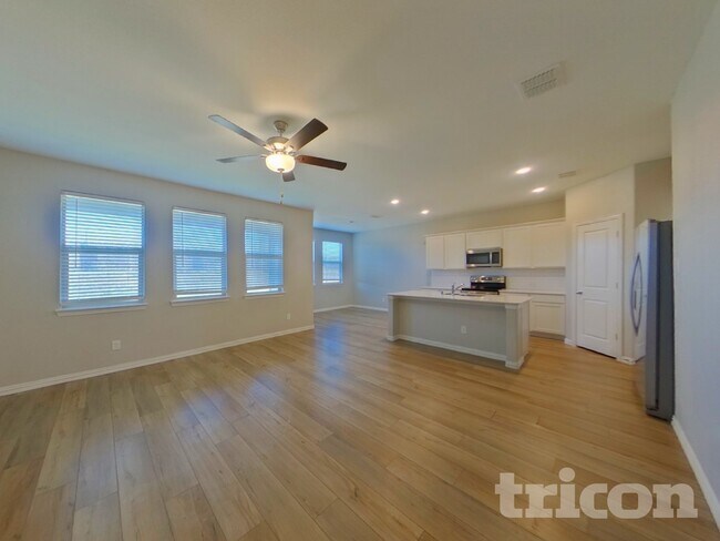 Foto del edificio - 231 Jenkinson Dr