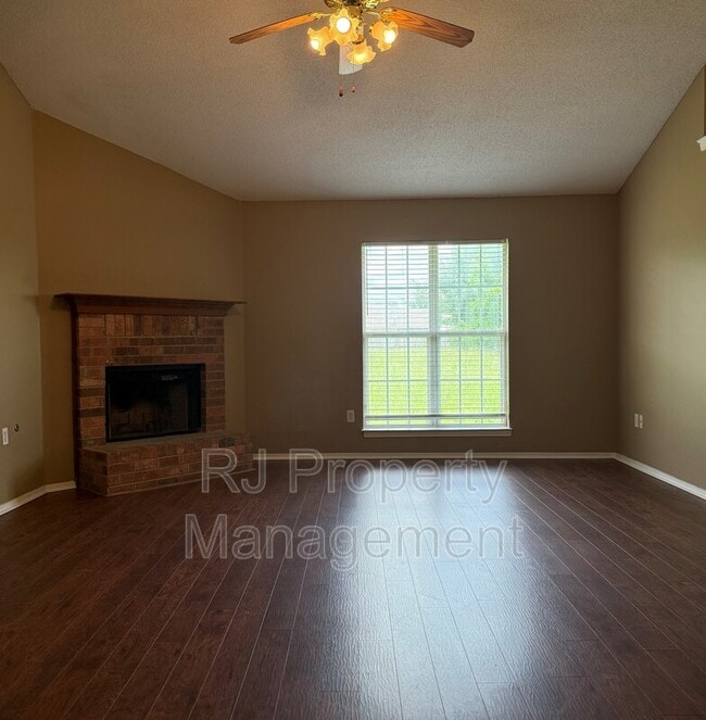 Building Photo - 6290 Oak Run Dr E