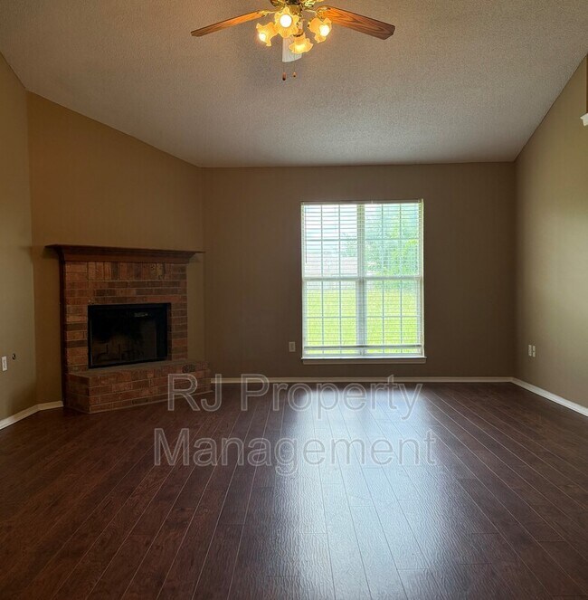 Foto del edificio - 6290 Oak Run Dr E